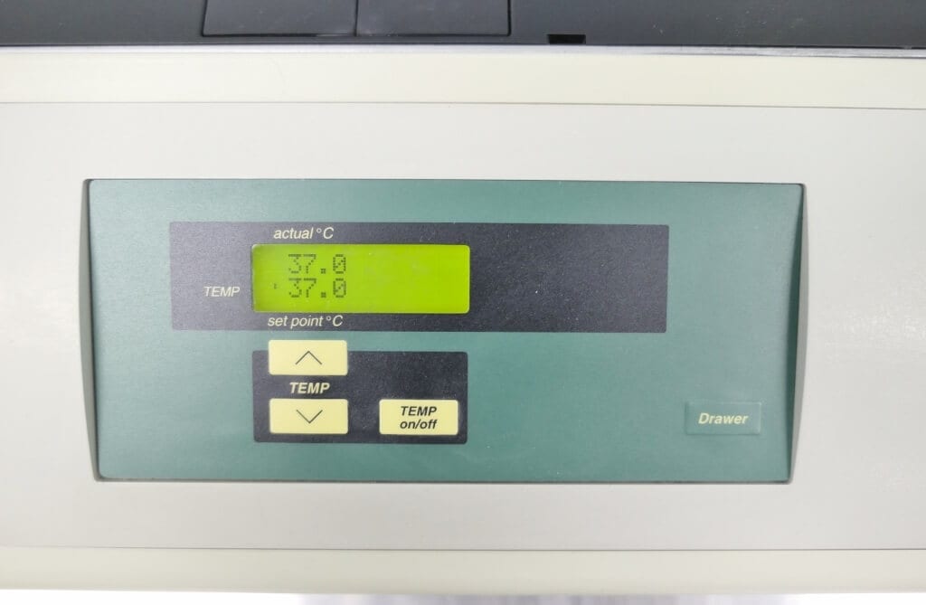 Molecular Devices VersaMax Plate Reader - The Lab World Group