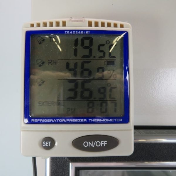 Fisherbrand Traceable Indoor/Outdoor Digital Thermometer with Giant  Dual-Display