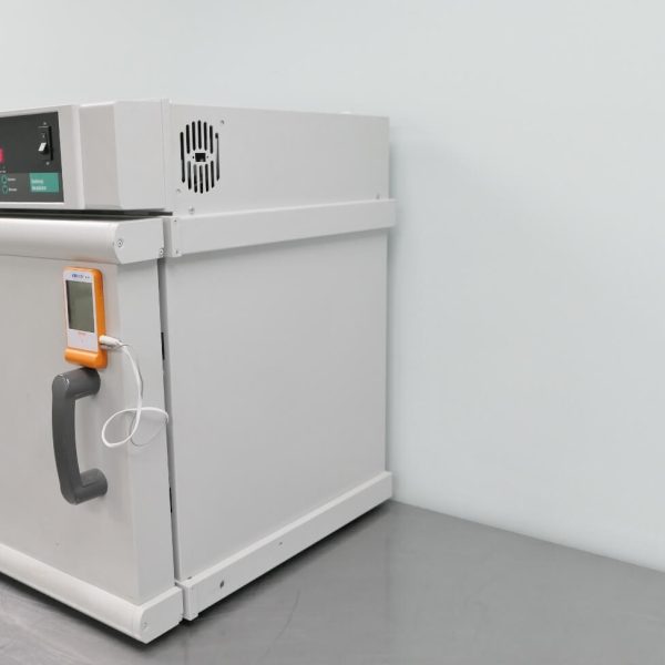 Fisher 525D Isotemp Incubator - The Lab World Group