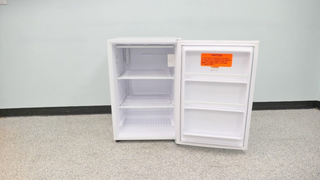 https://www.thelabworldgroup.com/wp-content/uploads/2022/08/fisher-freezer-interior.jpg