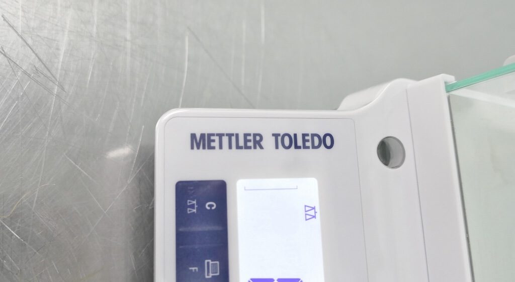 Mettler Analytical Balance ME104E - The Lab World Group