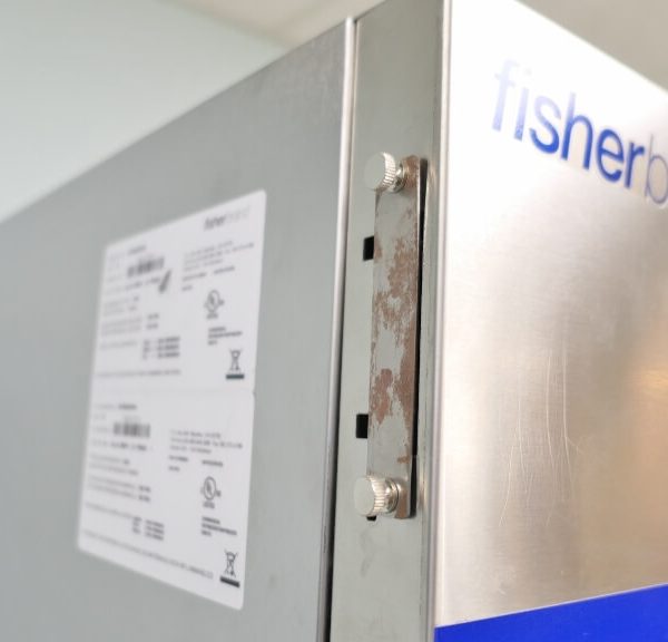 https://www.thelabworldgroup.com/wp-content/uploads/2023/03/fisher-scientific-isotemp-freezer-blemish-600x576.jpg